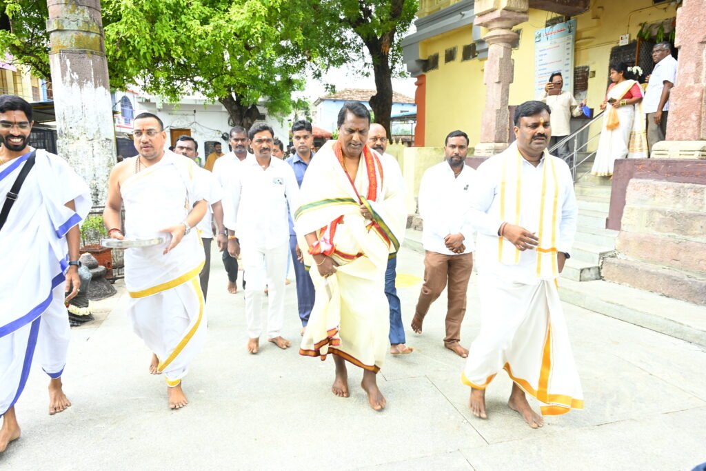వర్షాలు కురియాలి.. రాష్ట్రం సుభిక్షంగా ఉండాలి..