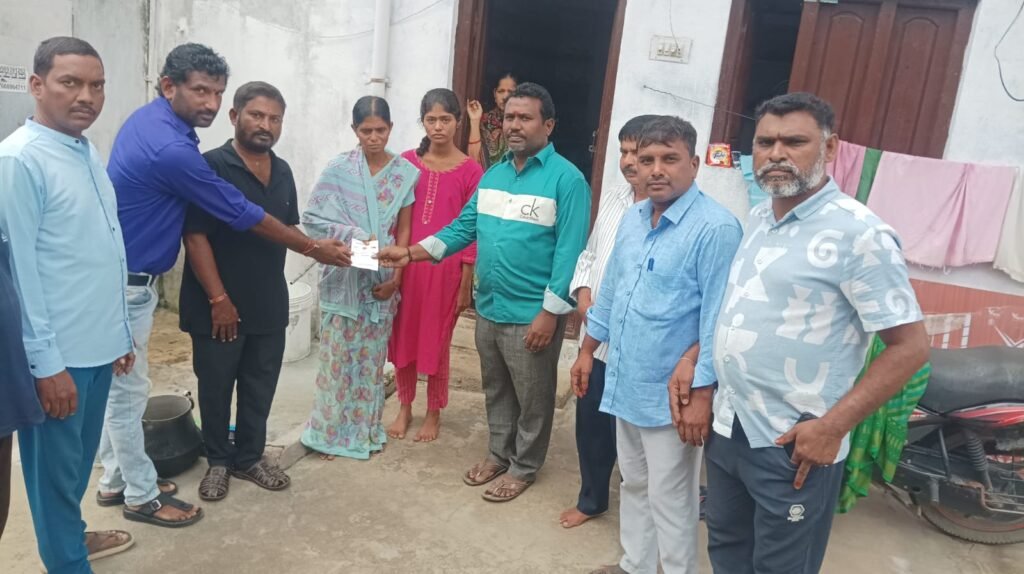 సాదుల్లా కుటుంబానికి రూ.51 వేల ఆర్థిక సాయం