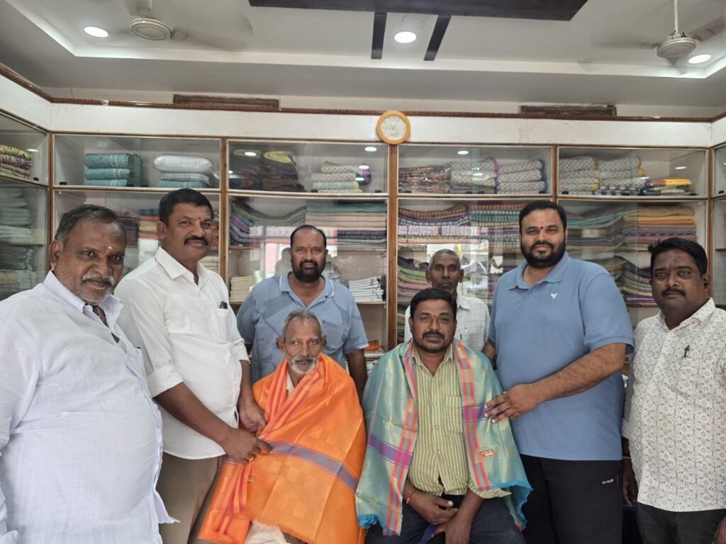 చేనేత కార్మిక దినోత్సవం సందర్భంగా ఖాదీ కార్మికులకు ఘన సన్మానం
