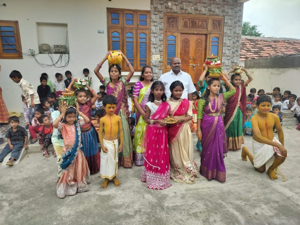 వికాస్ మోడల్ స్కూల్‌లో బోనాల పండుగ