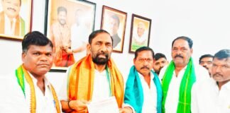 బస్సు సౌకర్యం, రహదారి అభివృద్ధికి వినతి