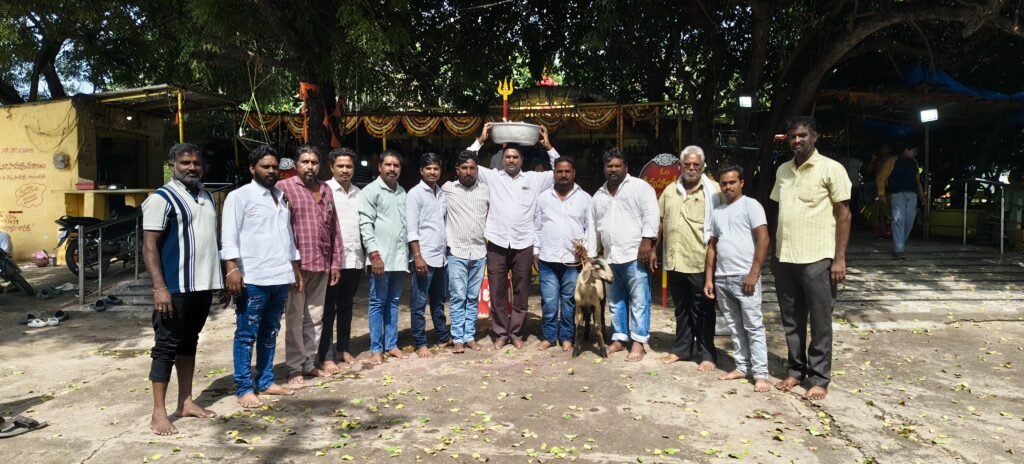 గ్రామ దేవతలకు భక్తిశ్రద్ధలతో మొక్కులు