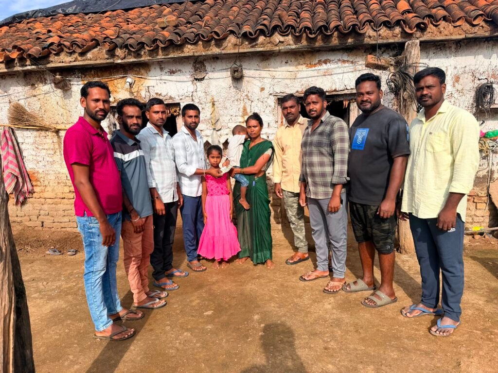 అనారోగ్యంతో మృతి చెందిన కుటుంబానికి వేంపల్లి గల్ఫ్ మిత్ర బృందం ఆర్థిక సహాయం