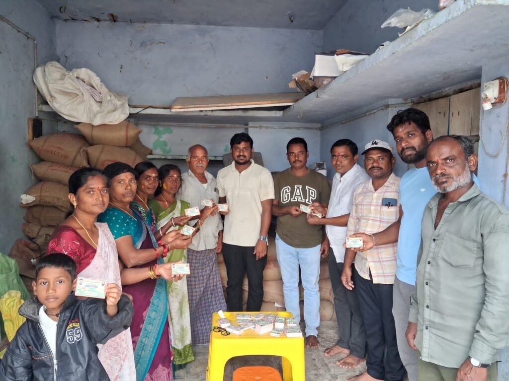 చిట్టాపూర్‌లో స్మార్ట్ రేషన్ కార్డుల పంపిణీ