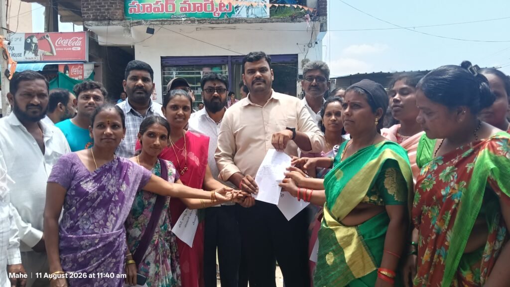 బీడీ కార్మికులకు ‘చేయూత’ ఆప్షన్ లేకపోవడంపై ధర్నా
