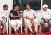 డాక్టర్ రఘు కుటుంబాన్ని పరామర్శించిన ఎమ్మెల్యే సంజయ్ కుమార్